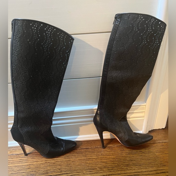 Manolo Blahnik black leather knee boots - size 8.5 - Picture 2 of 3